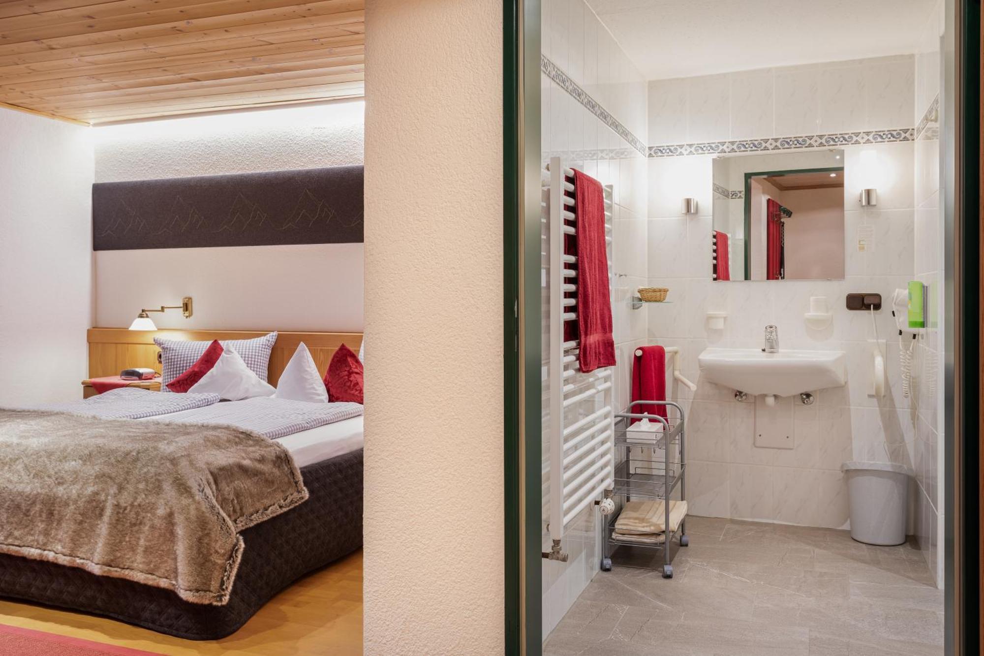 Viktoria Hotel 3*